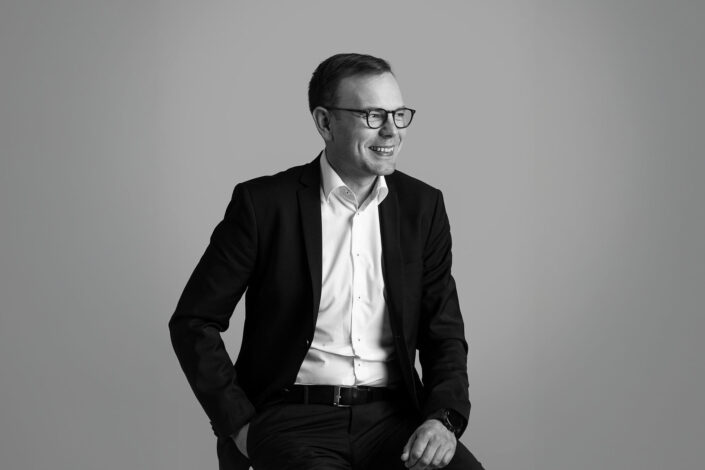 Headshot photography in Helsinki: Familiam